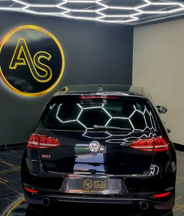 Volkswagen Golf 2.0 TSi GTi DSG Performance 12