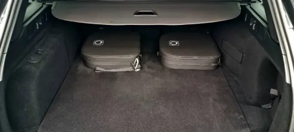 Mercedes-Benz C 300 e AMG Pack Night 27