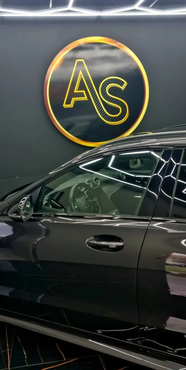 Mercedes-Benz C 300 e AMG Pack Night 33
