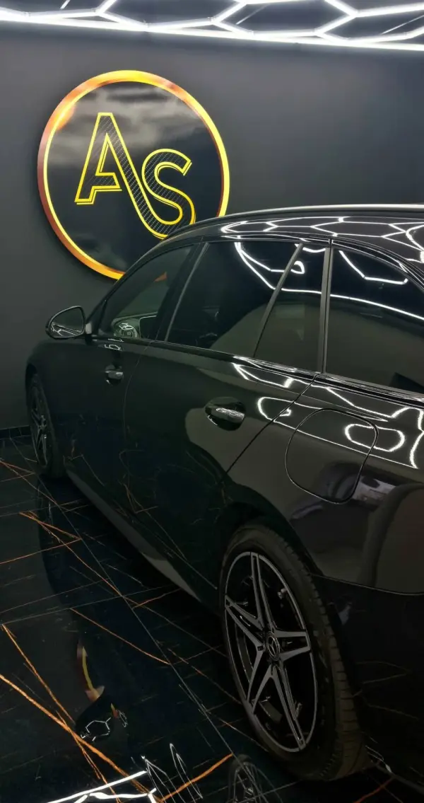 Mercedes-Benz C 300 e AMG Pack Night 41