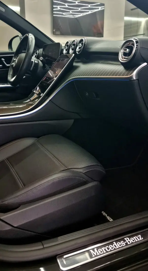 Mercedes-Benz C 300 e AMG Pack Night 11