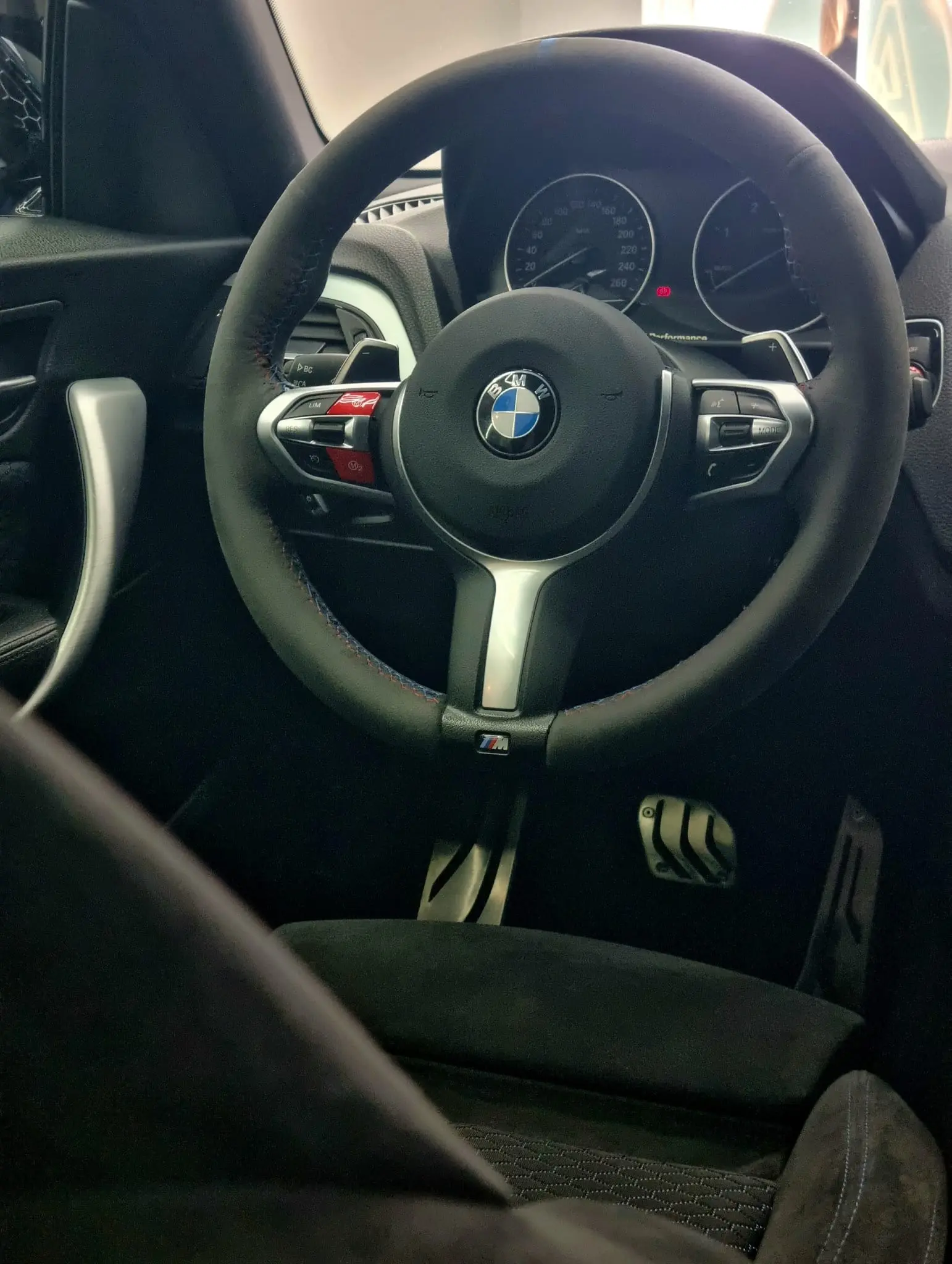 BMW 220 d Pack M Performance 3