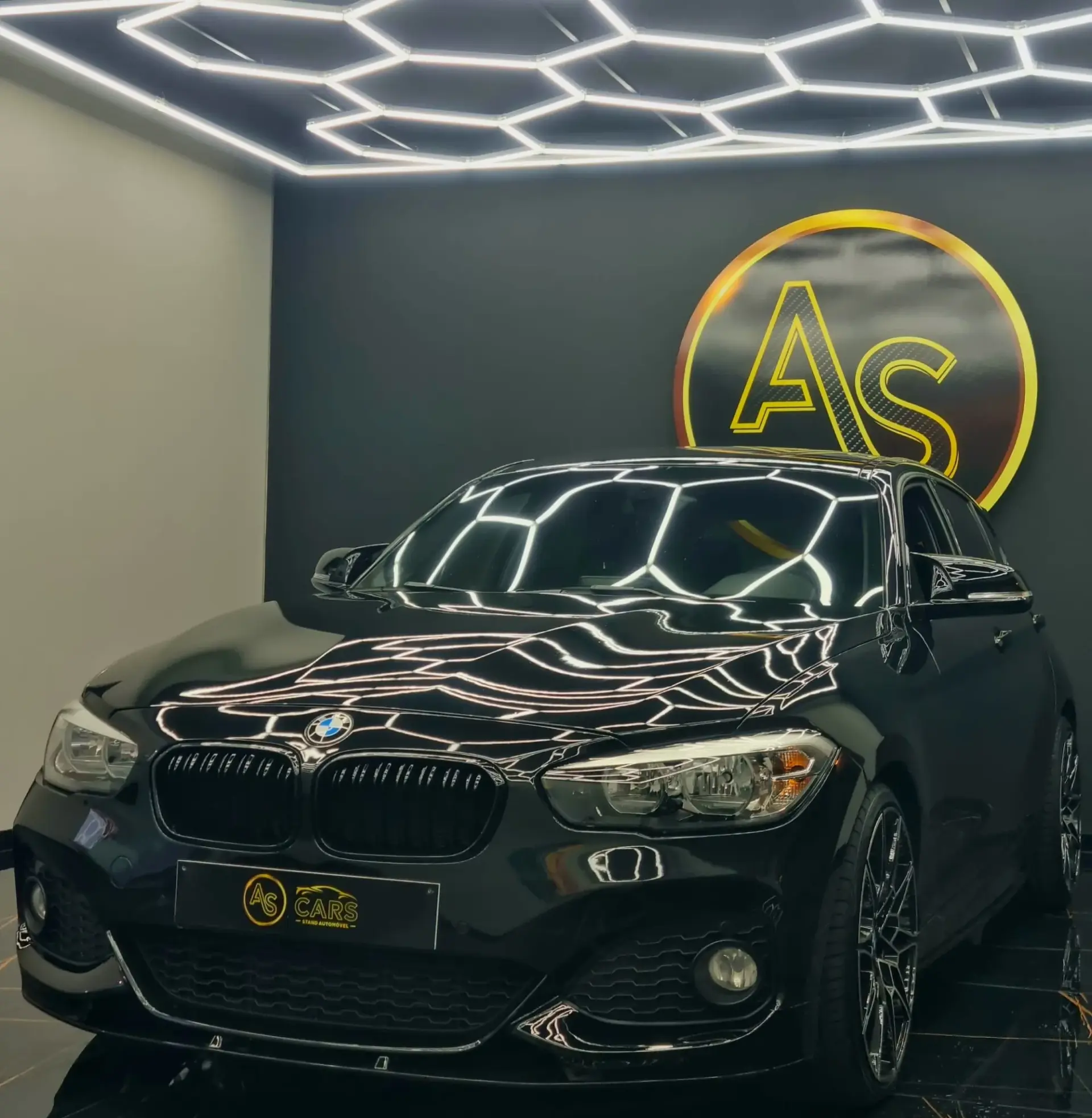 BMW 120 d Pack M Performance 8