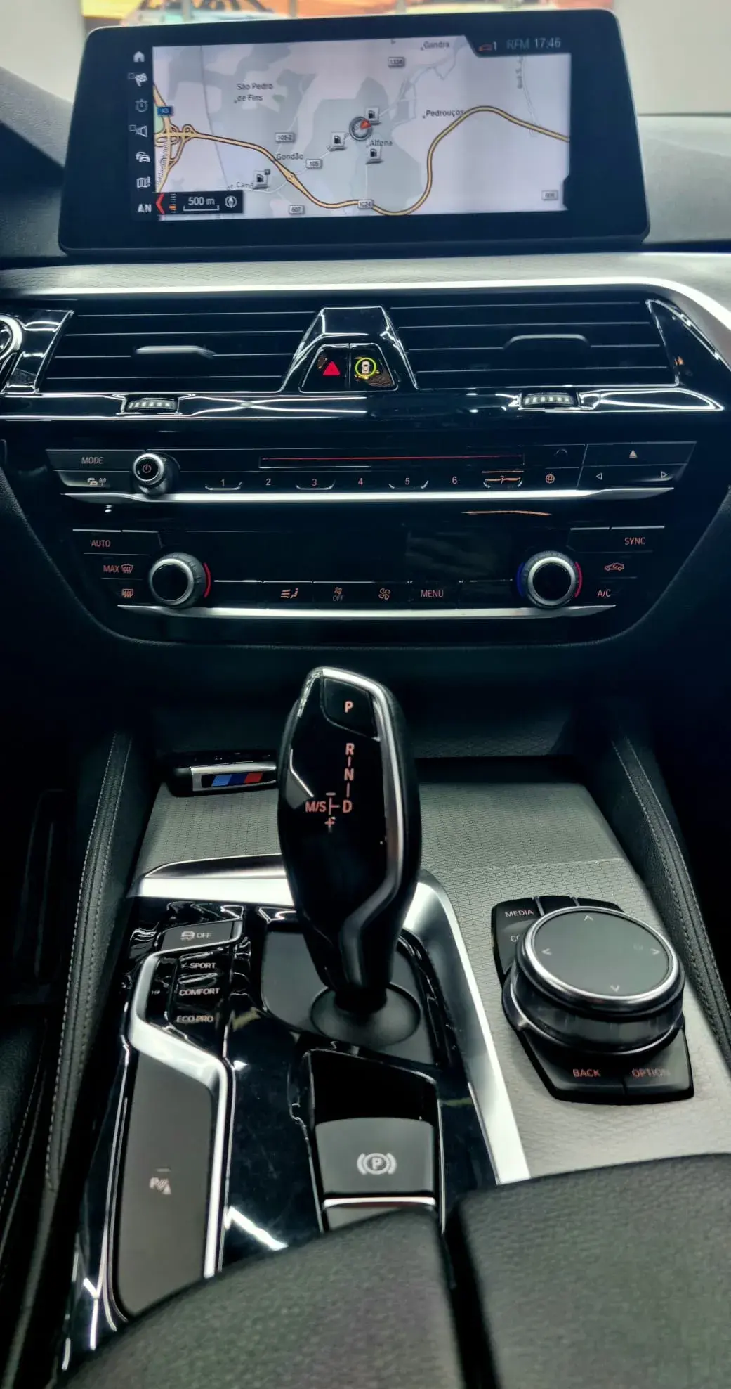 BMW 520 d Pack Desportivo M Performance 10