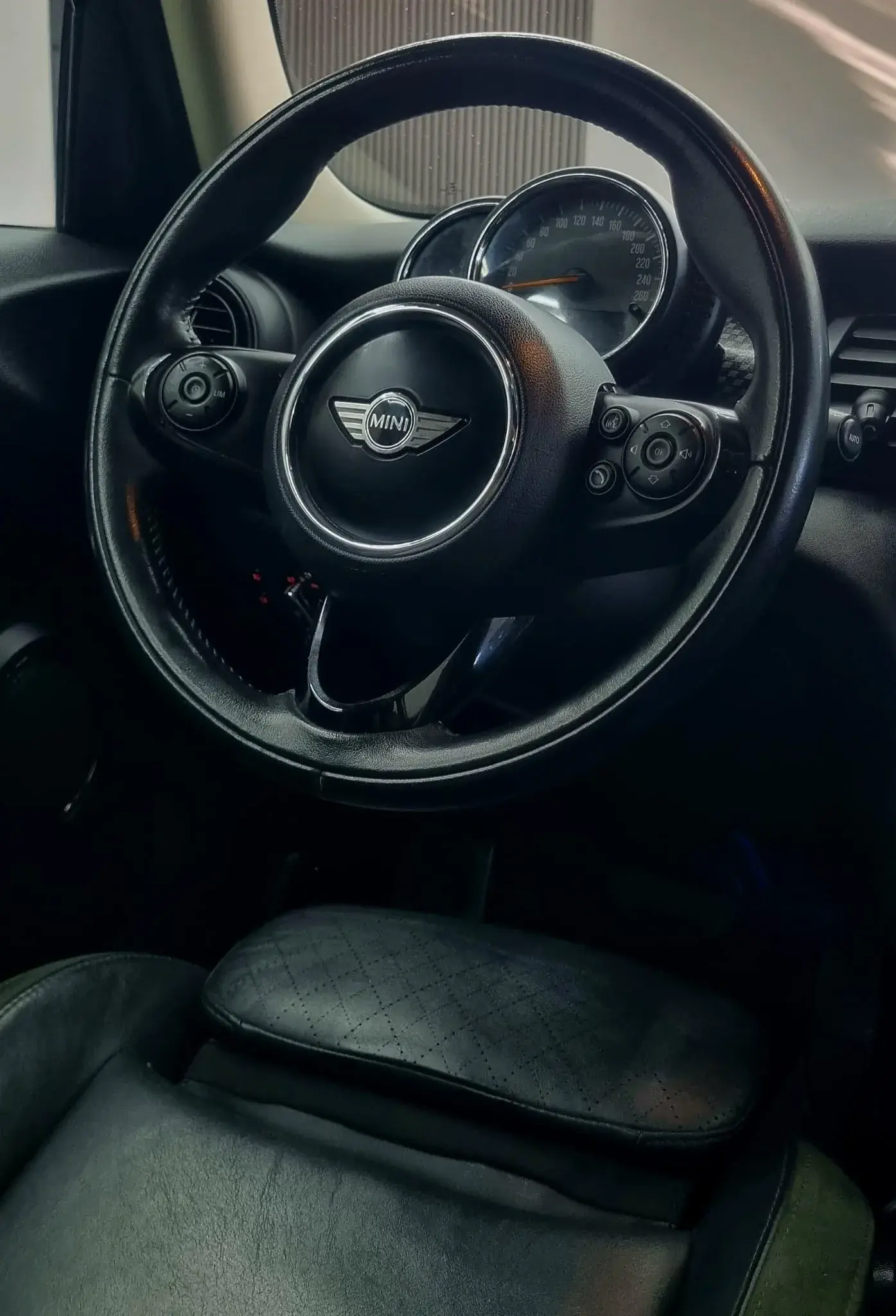 MINI 5 Portas Cooper S Auto 14