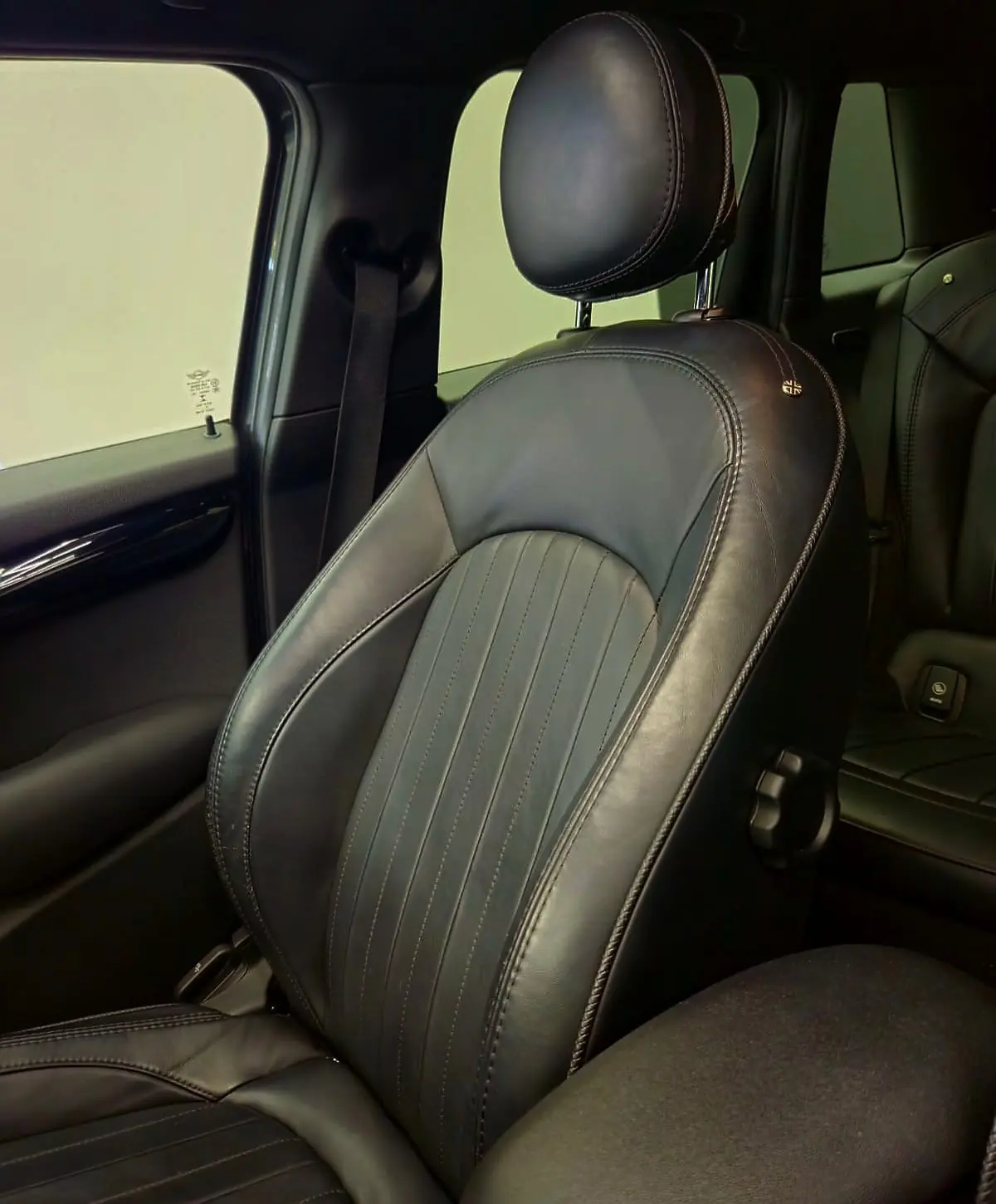 MINI 5 Portas Cooper S Aut. 51