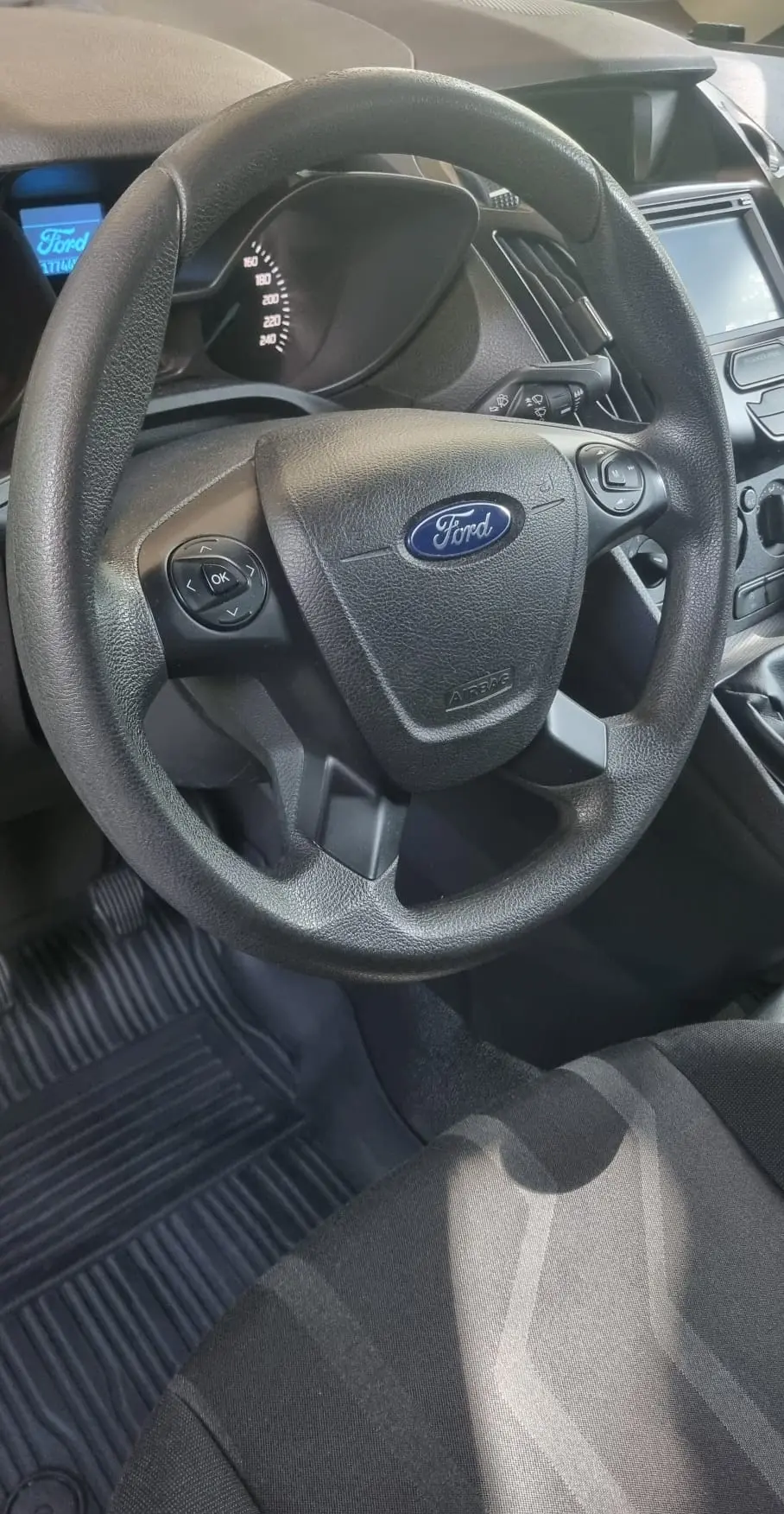 Ford Transit Connect L2 3 Lugares 42