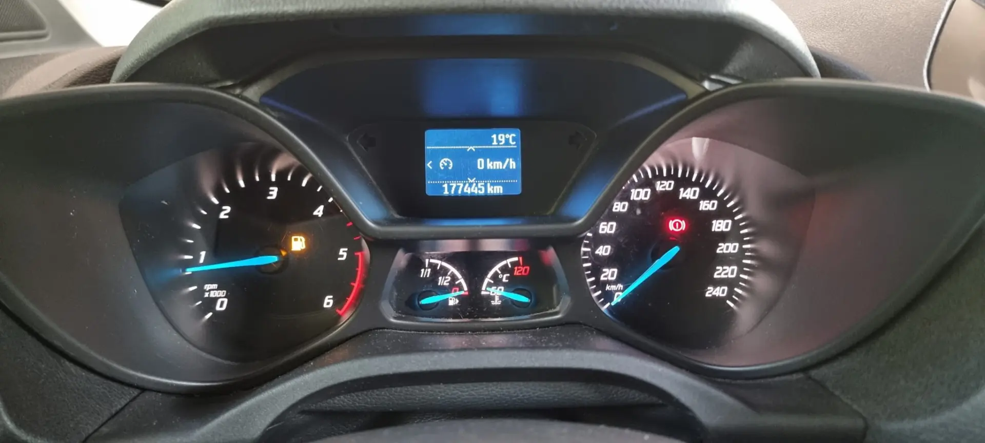 Ford Transit Connect L2 3 Lugares 23