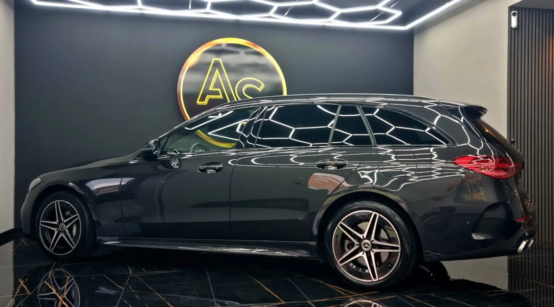 Mercedes-Benz C 300 e AMG Pack Night 31
