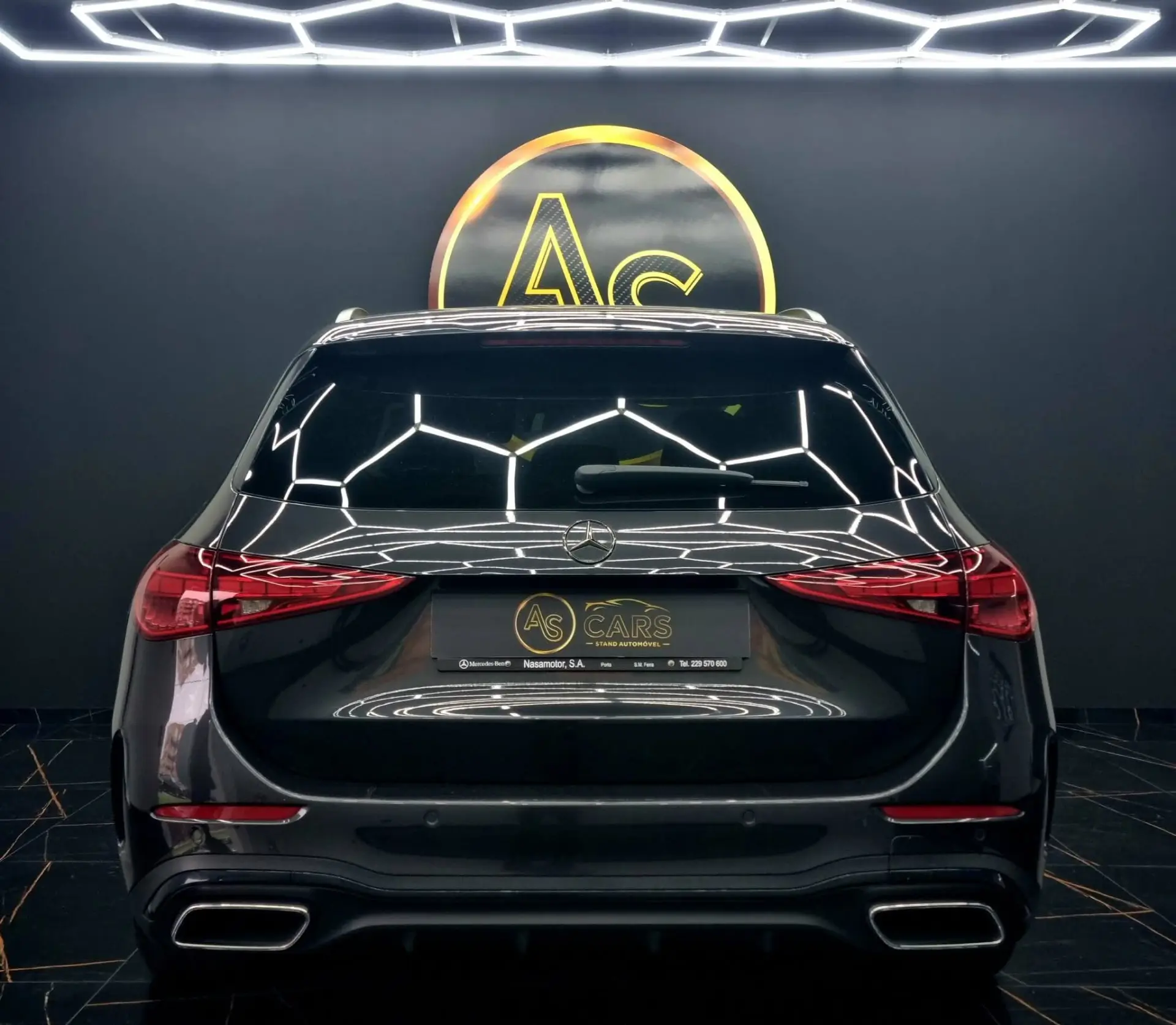 Mercedes-Benz C 300 e AMG Pack Night 37