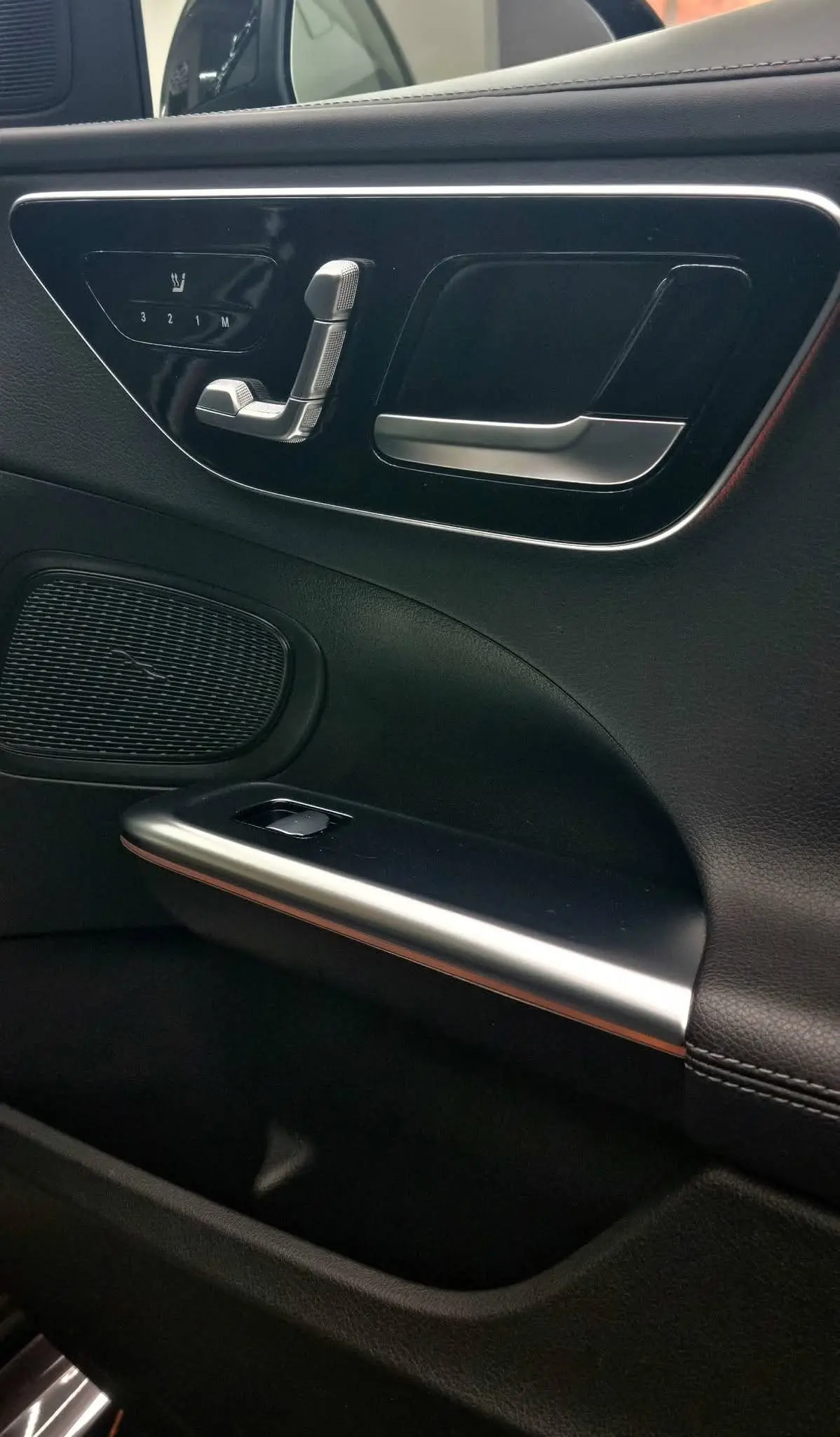 Mercedes-Benz C 300 e AMG Pack Night 8
