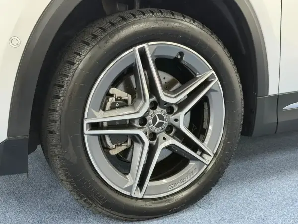 Mercedes-Benz GLA 250 e AMG Line 5