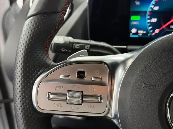 Mercedes-Benz GLA 250 e AMG Line 9