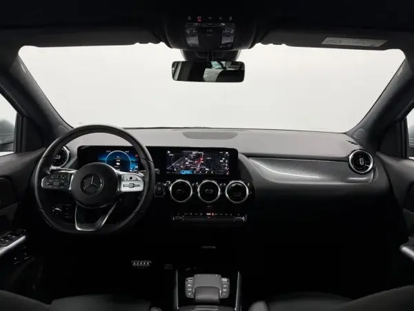 Mercedes-Benz GLA 250 e AMG Line 12