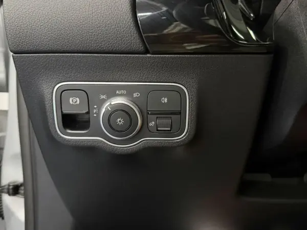 Mercedes-Benz GLA 250 e AMG Line 14