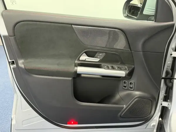 Mercedes-Benz GLA 250 e AMG Line 29