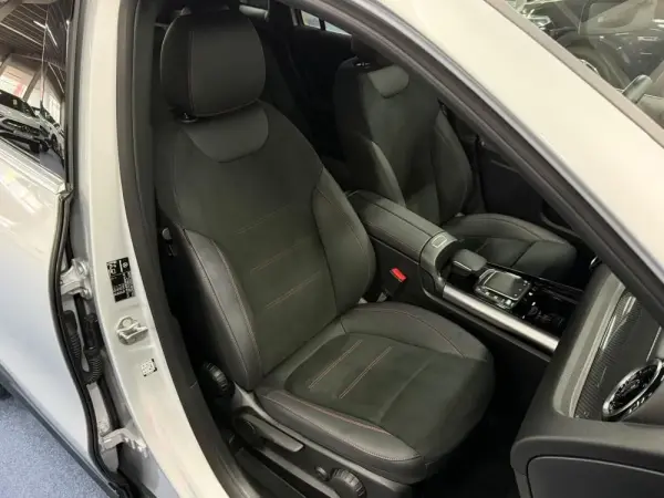 Mercedes-Benz GLA 250 e AMG Line 33