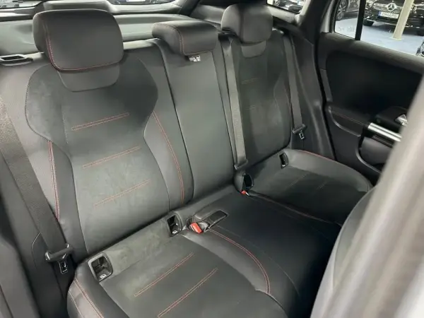 Mercedes-Benz GLA 250 e AMG Line 37