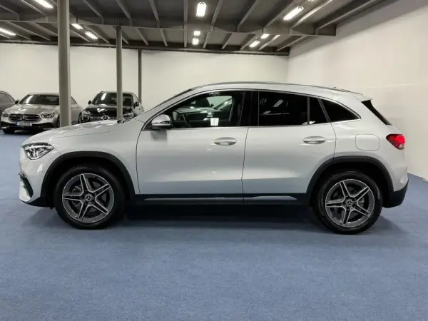 Mercedes-Benz GLA 250 e AMG Line 49