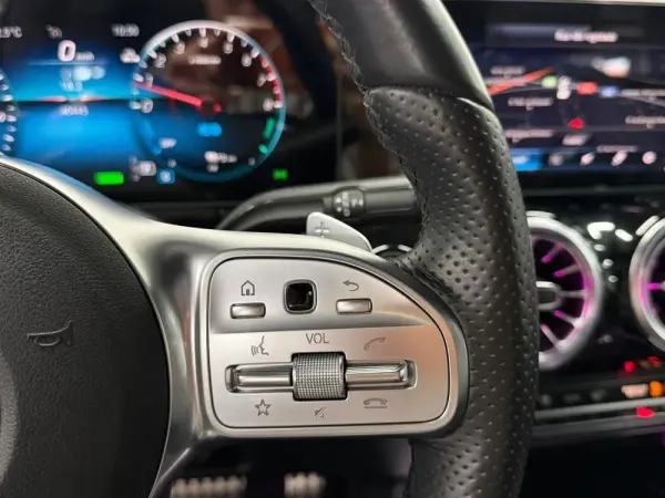 Mercedes-Benz GLA 250 e AMG Line 11
