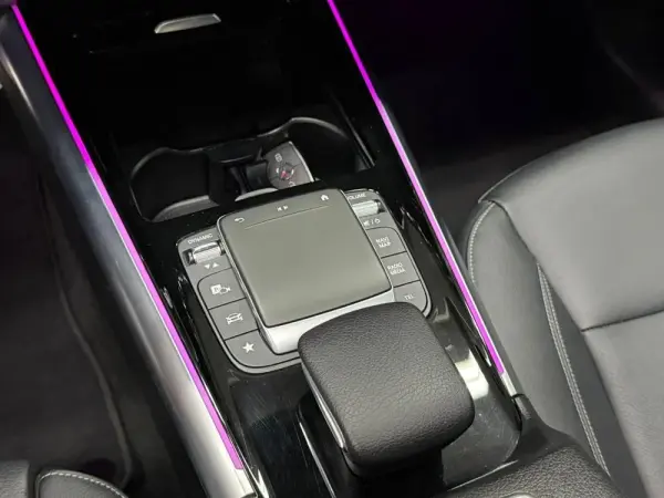 Mercedes-Benz GLA 250 e AMG Line 37