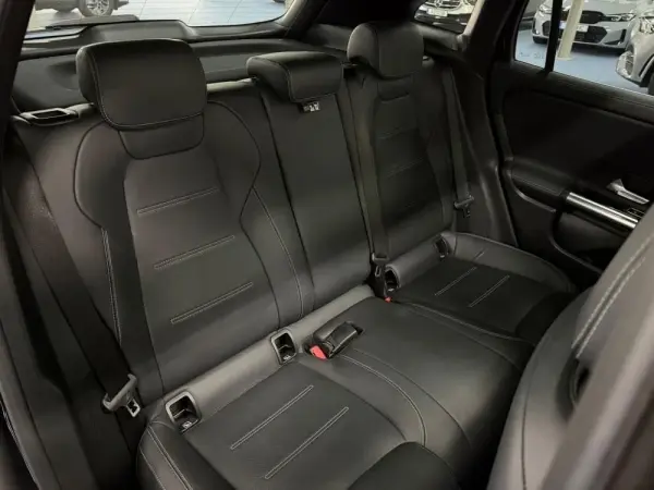 Mercedes-Benz GLA 250 e AMG Line 48