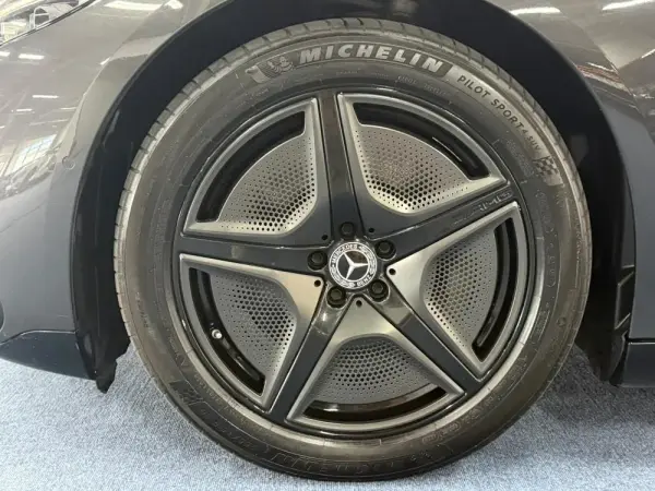 Mercedes-Benz EQS 350 7
