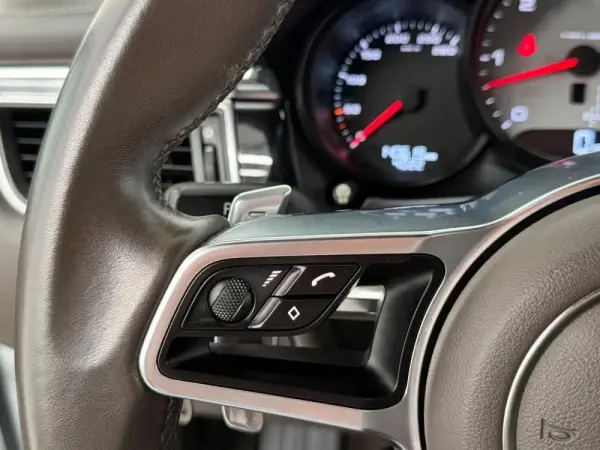 Porsche Macan S 9