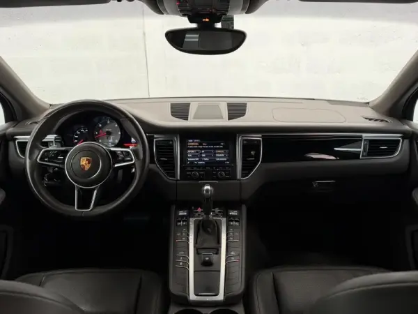 Porsche Macan S 12