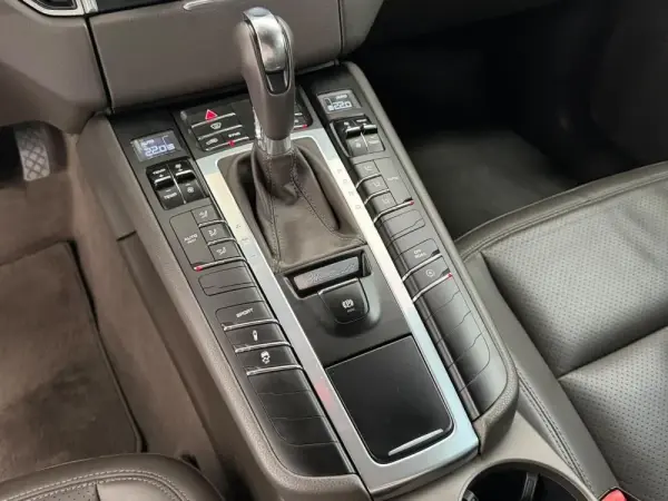 Porsche Macan S 14