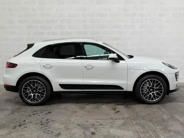 Porsche Macan S 23