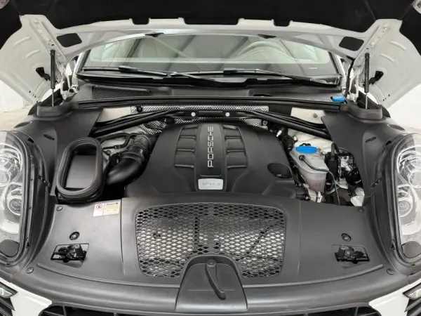 Porsche Macan S 31