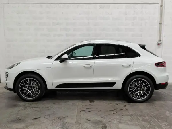Porsche Macan S 37