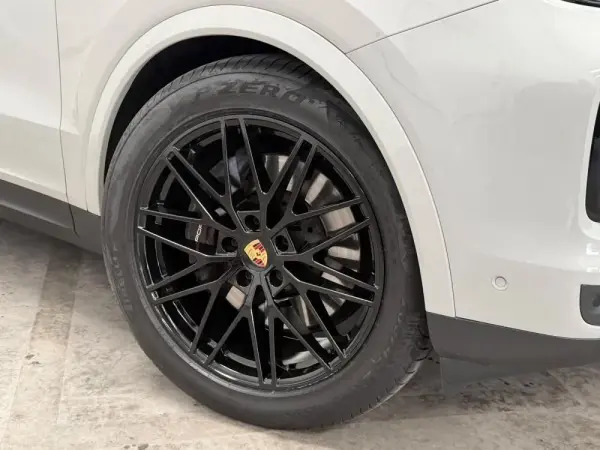 Porsche Cayenne E-Hybrid 8