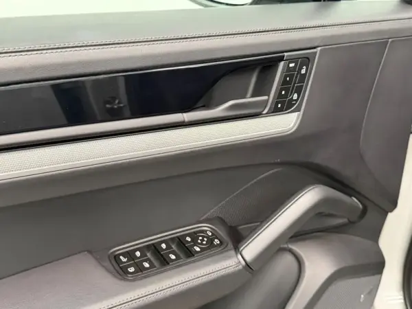 Porsche Cayenne E-Hybrid 29