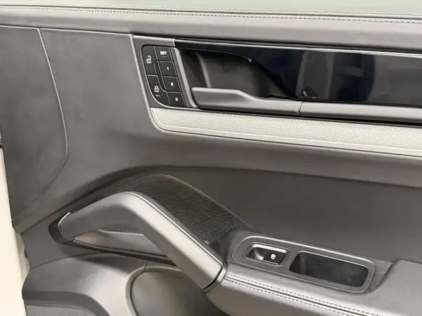 Porsche Cayenne E-Hybrid 35