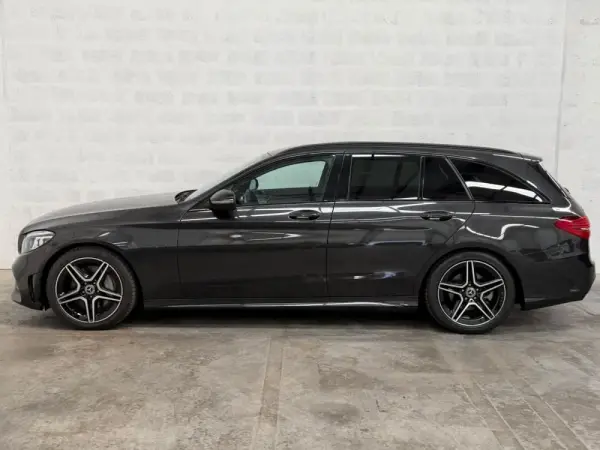 Mercedes-Benz C 300 de AMG Line 4