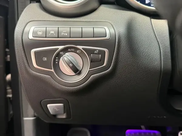 Mercedes-Benz C 300 de AMG Line 19