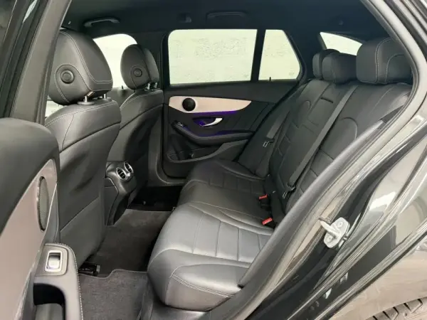Mercedes-Benz C 300 de AMG Line 59