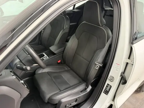 Volvo XC 40 1.5 T4 PHEV R-Design 6