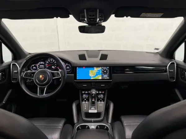 Porsche Cayenne Electric 12