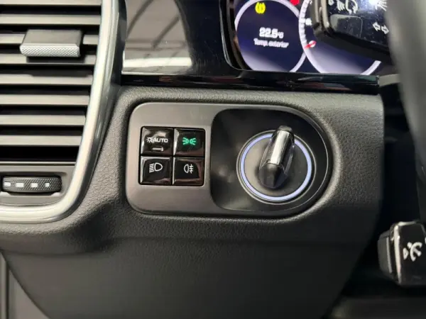 Porsche Cayenne Electric 15