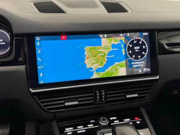 Porsche Cayenne Electric 16