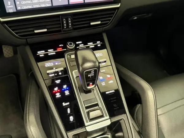 Porsche Cayenne Electric 24