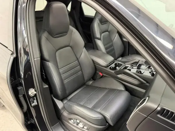 Porsche Cayenne Electric 30