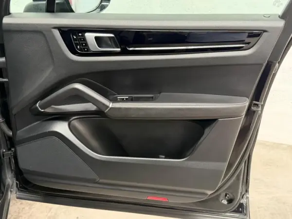 Porsche Cayenne Electric 31