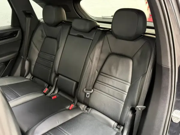 Porsche Cayenne Electric 35
