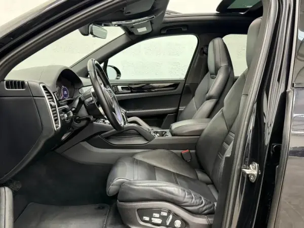 Porsche Cayenne Electric 34