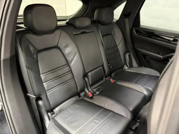 Porsche Cayenne Electric 38