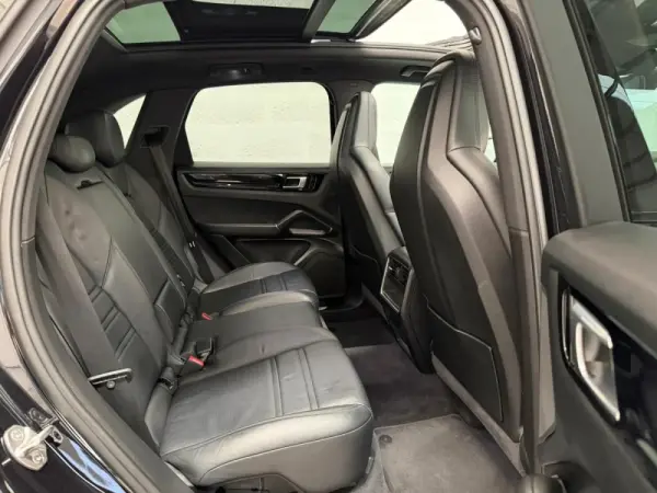 Porsche Cayenne Electric 37